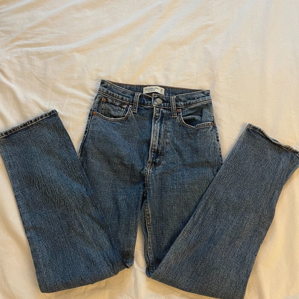 Abercrombie Ultra High Rise Ankle Straight Jeans (24R)